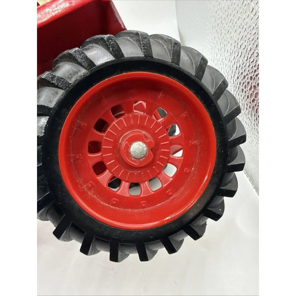 Vintage 1/16 Ertl International harvester 1586‎ diecast w/frontend tractor.